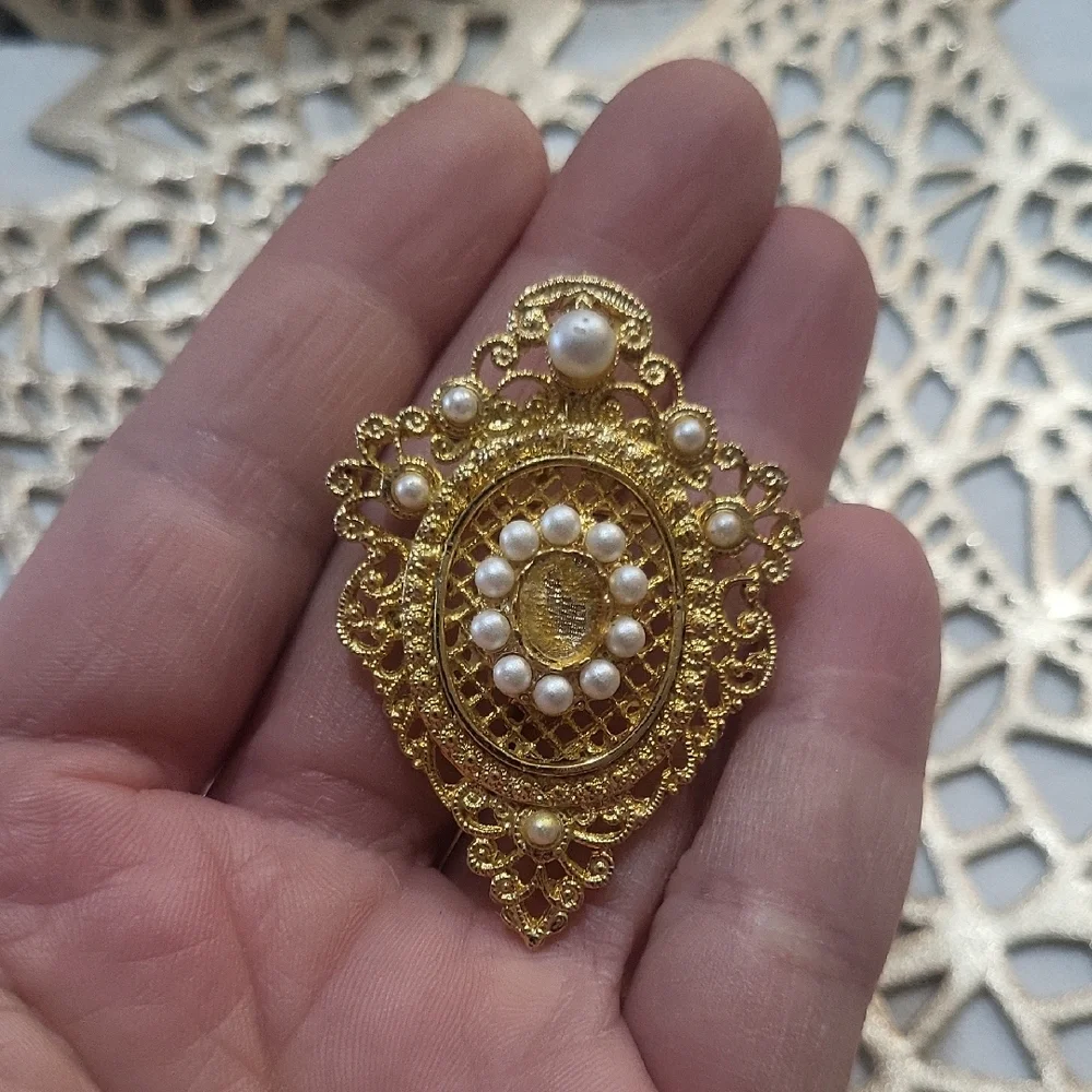 Gold Tone Pearl Cameo Style Brooch Filigree Ornate Pin